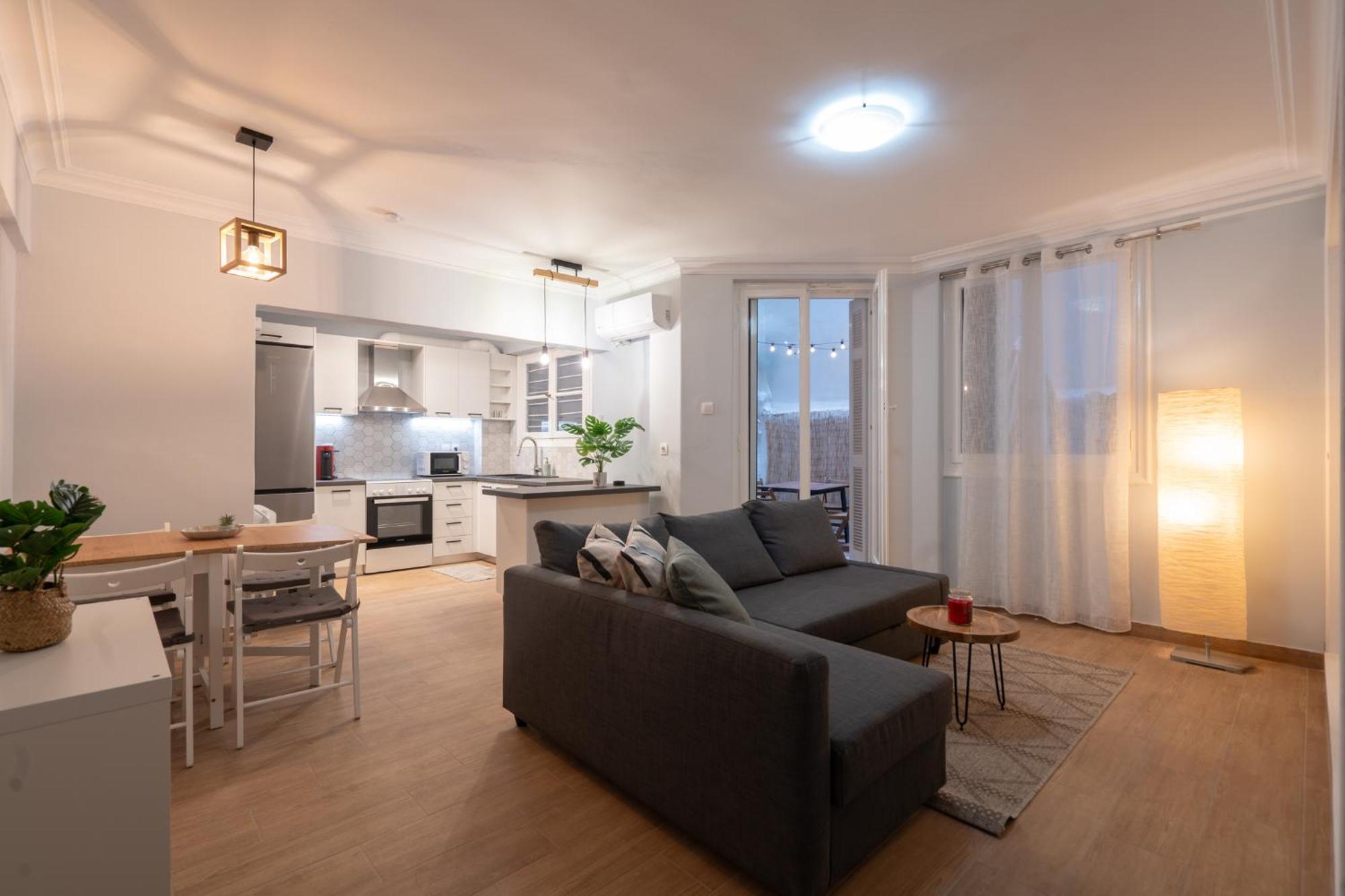 Chic Next To Kolonaki Square Apartment