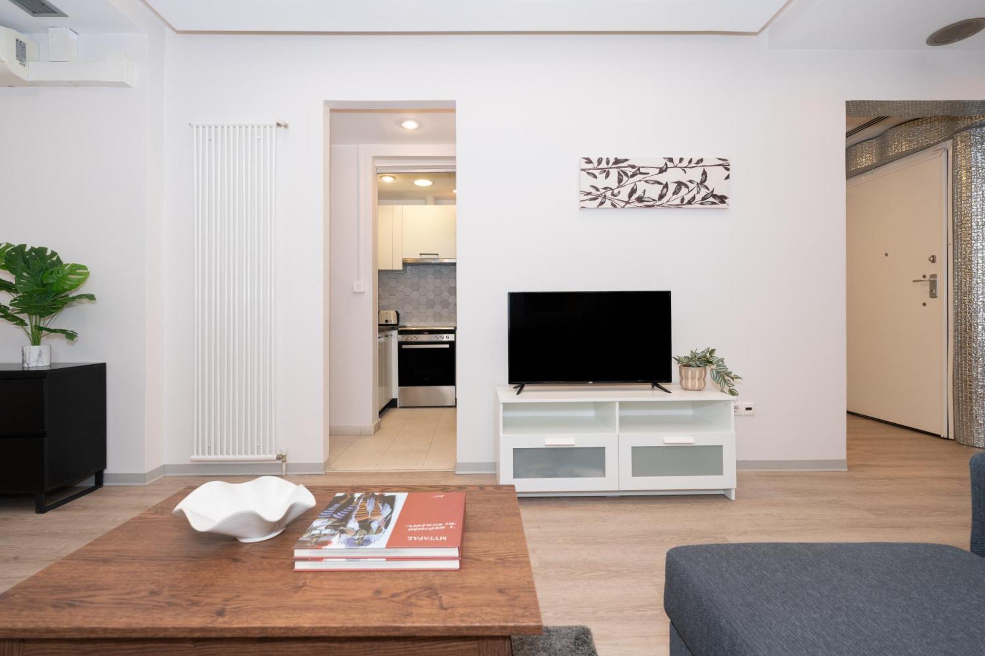 Chic Next To Kolonaki Square Apartment